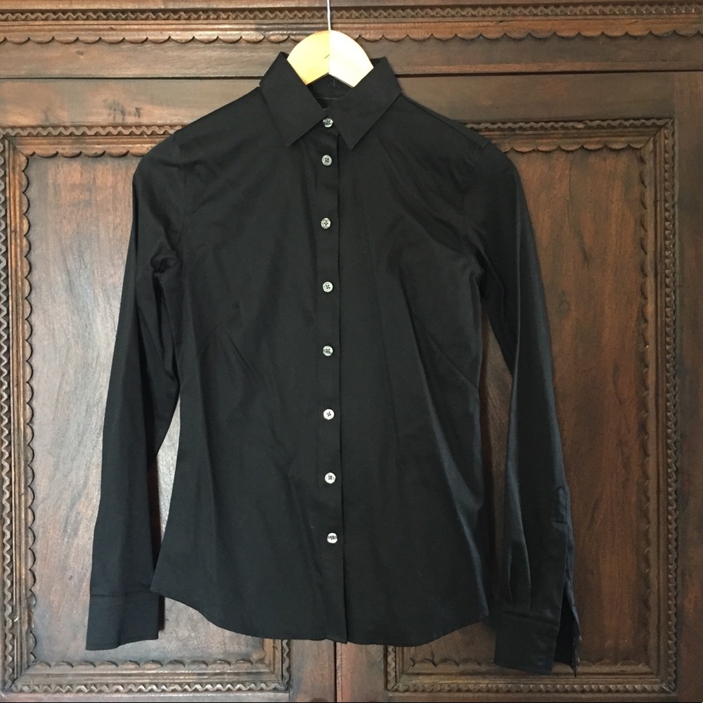 Women’s Button-Up Non-Iron Fitted Shirt